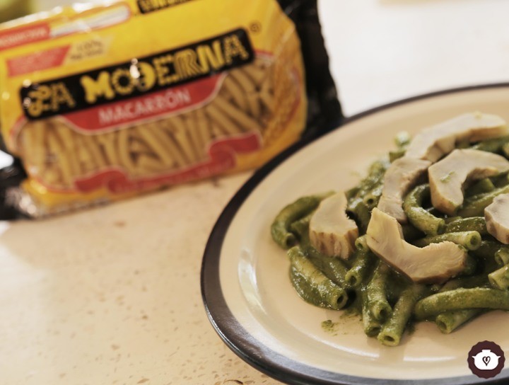 Macarrones con alcachofas y crema de acelga