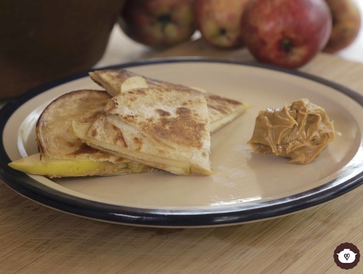 Quesadillas de mantequilla de cacahuate con manzana