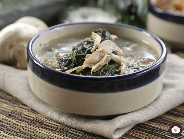 Sopa picante de pollo con verduras