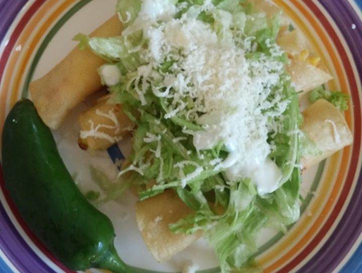 Tacos de huevo con queso