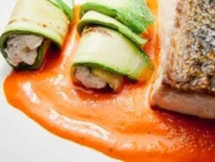 Salmón con salsa de pimiento