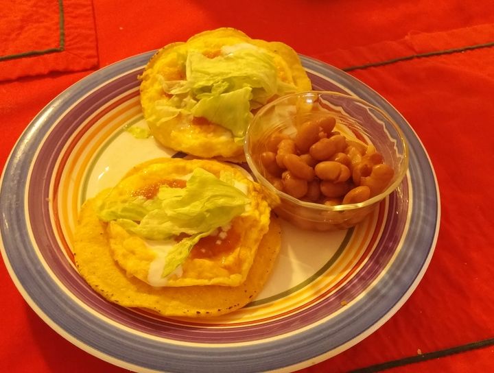 Tostadas de huevo con aguacate