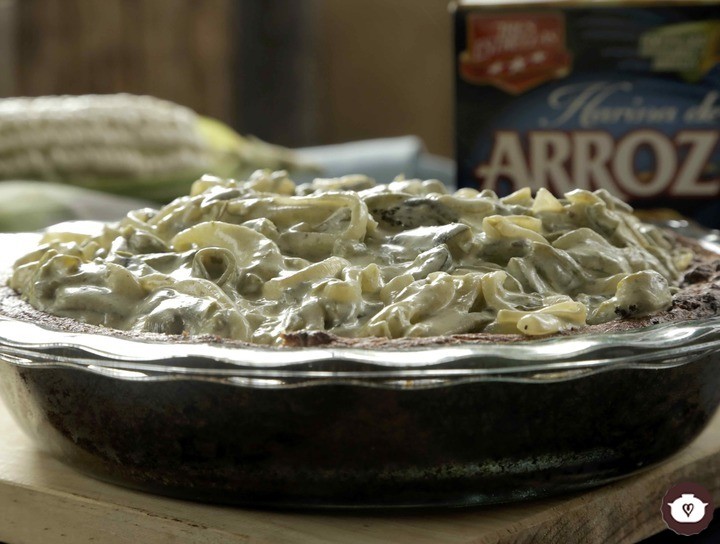 Pastel de elote con rajas