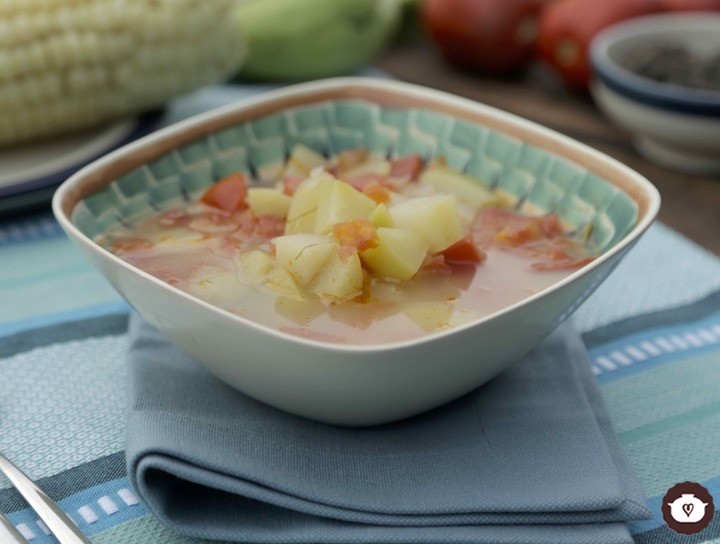 Sopa de elote cacahuacintle con chayote