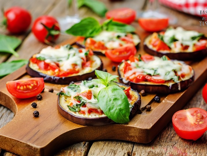 Berenjena gratinada con tomate frito