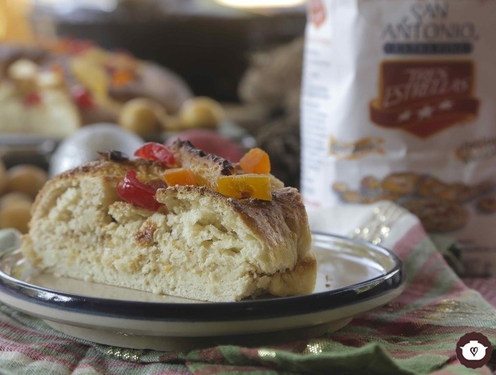 Rosca de Reyes rellena de mermelada de nísperos