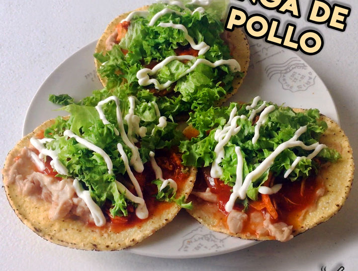 Tostadas de Tinga de Pollo