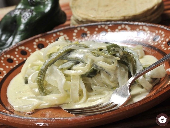 Rajas de chile poblano con queso
