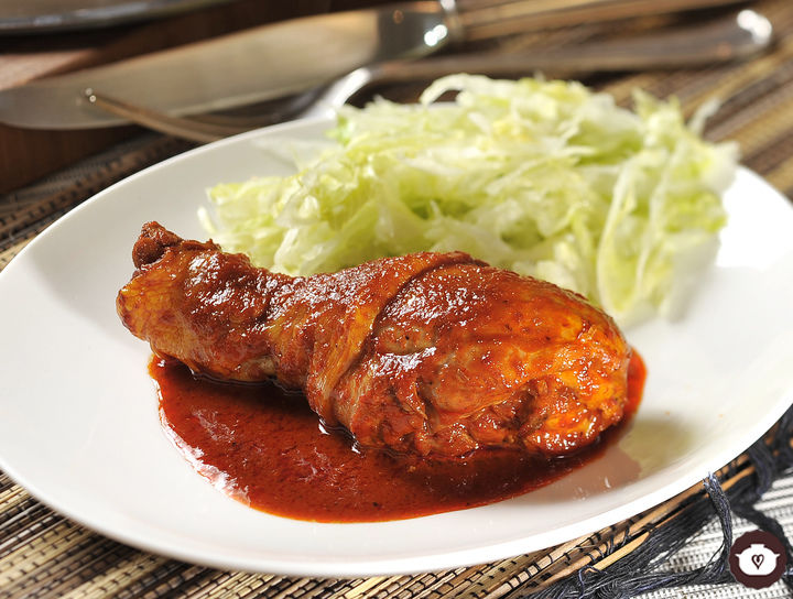 Pollo enchilado