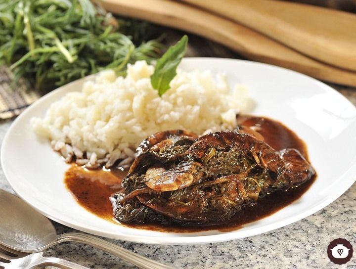 Romeritos con mole, camarones y nopales