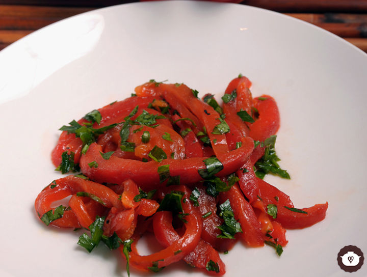 Pimientos rojos marinados y asados