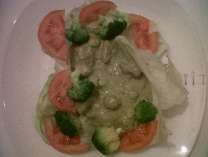 Pollo con champiñones en salsa de cilantro
