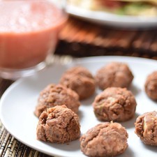 Servir caliente acompañado de salsa roja picante.