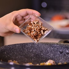 Agregar las nueces troceadas y revolver.