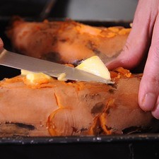 Agregar a cada uno, una cucharada de mantequilla.