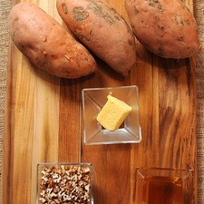 3 piezas de camote 3 cucharadas de mantequilla 1/4 taza de nuez picada 3 cucharadas de miel de abeja