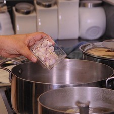 Añadir el poro en rebanadas y continuar cociendo durante 5 minutos más sin dejar de mover. S 10831 1475615464