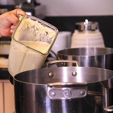 Regresar a la olla y agregar la crema, revolver bien y calentar un par de minutos más. S 10835 1475615596