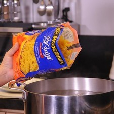 Para cocer la pasta, poner mucha agua a hervir, agregar sal y cuando recupere el hervor añadir la pasta. S 10841 1475615600