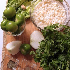 Ingredientes para acompañar: 7 piezas de rábano 1 pieza de aguacate 7 piezas de hojas de lechuga 1 pieza de limón 1/2 pieza de cebolla blanca
