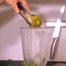 Licuar los tomates.