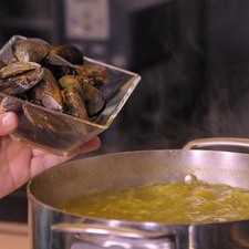 Añadir los mejillones.