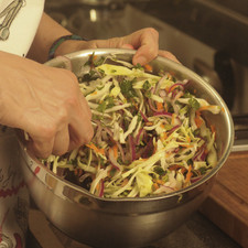 Mezclar todos los ingredientes, añadir el jugo de limón y sazonar con sal al gusto.