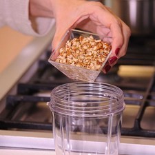 Mezclar todos los ingredientes en un procesador de comida hasta integrar.
