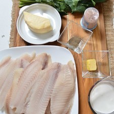 Ingredientes para toda la receta 200 gramos de queso manchego palillos al gusto pimienta negra molida al gusto sal al gusto 3/4 taza de crema de leche de vaca 1 cucharada de mantequilla 1 manojo de espinaca Help 6 piezas de filete de pescado blanco