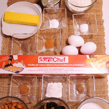 Ingredientes para Fruit Cake 1 taza de nuez picada 2 cucharadas de harina de trigo 2 tazas de fruta cristalizada 90 gramos de mantequilla 1 lata de leche condensada 3 piezas de huevo 1/2 cucharita de sal 1/4 cucharita de clavo de olor en polvo 1/2 cucharita de nuez moscada en polvo 1/4 cucharita de pimienta negra molida 1 cucharita de canela en polvo 1 cucharita de polvo para hornear (levadura química) 1 taza de harina de trigo Ingredientes para caramelo 1 taza de azúcar blanca