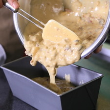 Vaciar en los moldes cubiertos con Durachef.