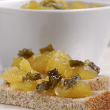 Se puede envasar y refrigerar bien tapada. Servir acompañada de pan como merienda o desayuno.