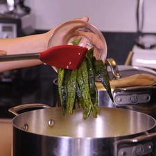 Agregar las rajas de chile poblano.