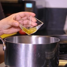 Calentar el aceite a fuego medio.