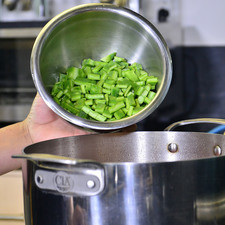 Añadir los nopales picados.