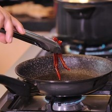 Retirar del sartén, para quitar el exceso de aceite, reservar.