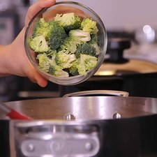 Agregar los floretes de brócoli.