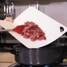 Añadir la carne y continuar cociendo hasta que cambie de color.