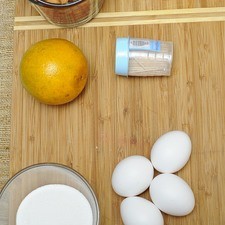Ingredientes para receta 4 piezas de huevo 1 pieza de naranja 3/4 taza de azúcar blanca aceite en aerosol al gusto palitos de madera al gusto 2 1/4 tazas de almendras enteras S 13009 1475615924