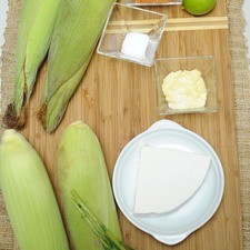 Ingredientes para receta 6 piezas de elote Help 2 ramas de epazote 1 cucharita de sal mayonesa al gusto chile piquín en polvo al gusto 3 piezas de limón