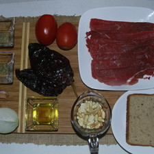 Ingredientes para receta 6 piezas de filete de res 2 piezas de chile ancho 2 piezas de jitomate guaje 1/4 pieza de cebolla blanca 1 diente de ajo 1/2 taza de cacahuate 1 rebanada de pan de caja 2 cucharadas de aceite de oliva 1/4 cucharita de mejorana pimienta negra molida al gusto sal al gusto 1/4 cucharita de orégano seco