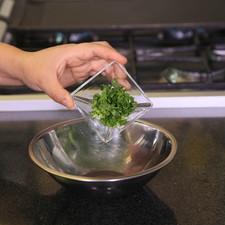 Agregar cebollín y cilantro picado, S 13398 1475614960