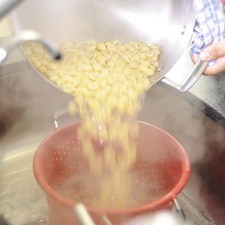 Escurrir la pasta y reservar.