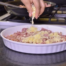 Añadir un poco de queso manchego rallado.