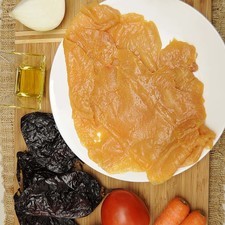 Ingredientes para receta 4 piezas de chile ancho 2 piezas de jitomate guaje 1 diente de ajo 1/4 pieza de cebolla blanca 1 pizca de orégano 2 piezas de zanahoria sal al gusto pimienta negra molida al gusto 2 piezas de milanesa de pollo 2 cucharadas de aceite de oliva S 13785 1475616246