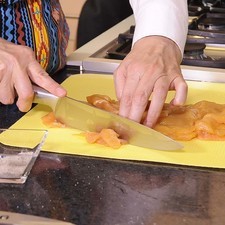 Cortar la pechuga de pollo en trozos a tamaño bocado. S 13786 1475615994