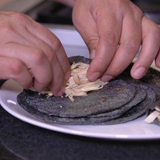 Rellenar con el pollo desmenuzado. S 13880 1475616190