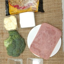 Ingredientes para receta 220 gramos de pasta de codo la moderna Nuevo 1/4 taza de mayonesa 1/4 taza de crema de leche de vaca 1/2 pieza de brócoli 100 gramos de jamón de pavo sal al gusto pimienta negra molida al gusto
