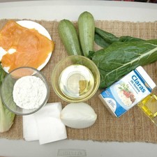 Ingredientes para receta 6 hojas de acelga 1 pieza de milanesa de pollo 2 piezas de calabacita italiana 1/4 pieza de cebolla blanca sal al gusto 1 cucharada de aceite de oliva Ingredientes para capeado 3/4 taza de Claras de Huevo San Juan © Help aceite vegetal comestible al gusto harina de trigo al gusto Nuevo servilletas de papel al gusto Help Ingredientes para servir lechuga orejona al gusto