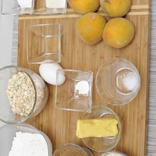 Ingredientes para para el relleno 6 piezas de durazno 2 cucharadas de azúcar blanca 1 cucharada de harina de trigo Ingredientes para para lo de arriba 1/4 taza de azúcar blanca 1/4 taza de azúcar morena 55 gramos de mantequilla a temp. ambiente 1 pieza de huevo 1/2 taza de harina de trigo 1/2 taza de avena 1/4 cucharita de polvo para hornear (levadura química) 1/4 cucharita de sal 1 cucharita de esencia de vainilla S 14076 1475614317